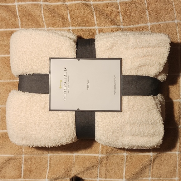 Throw blanket - Picture 1 of 2